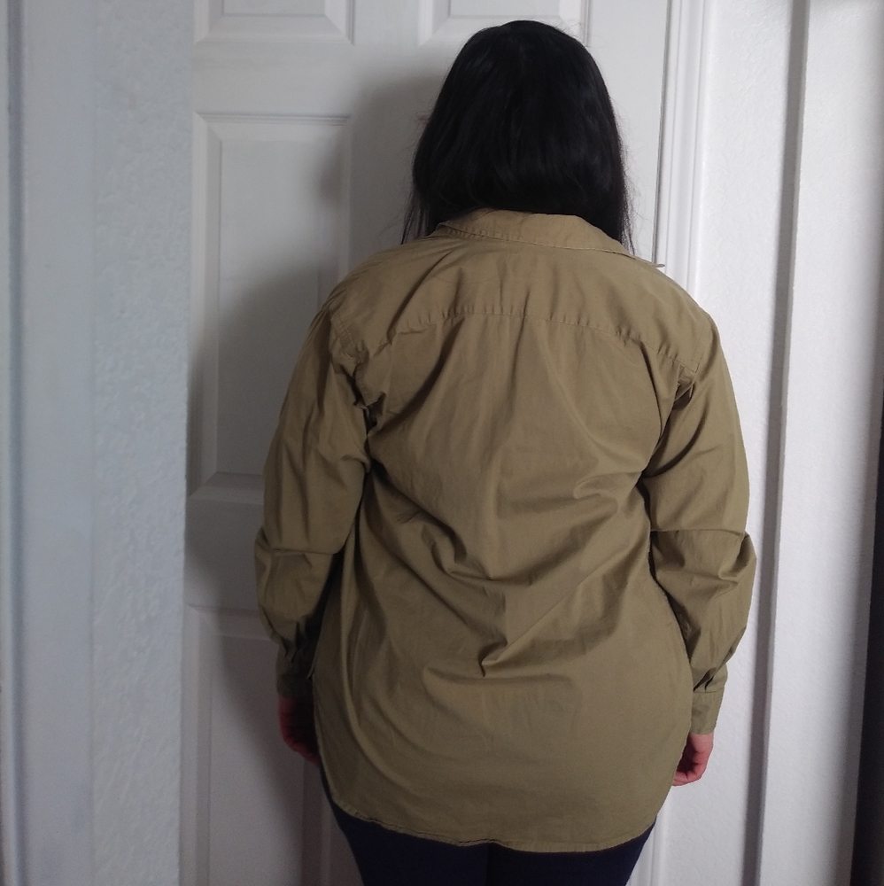 Gap- Army green button on